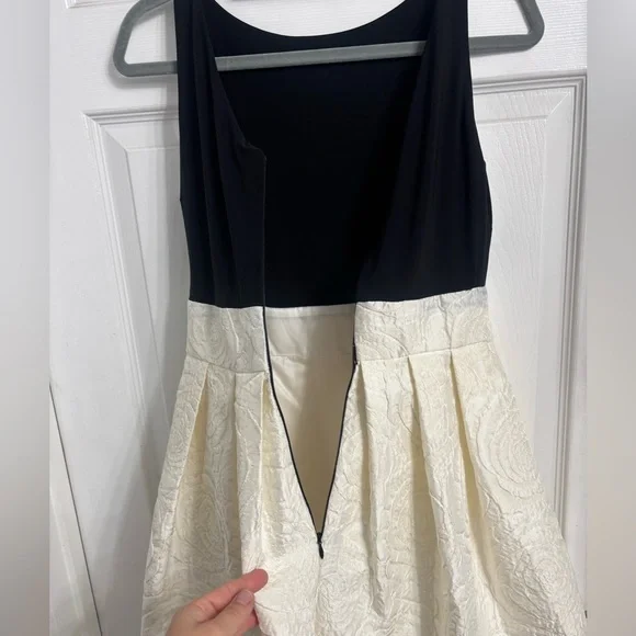 Lauren Ralph Lauren Black and Cream Formal Fit N Flare Dress Small - Picture 4 of 6